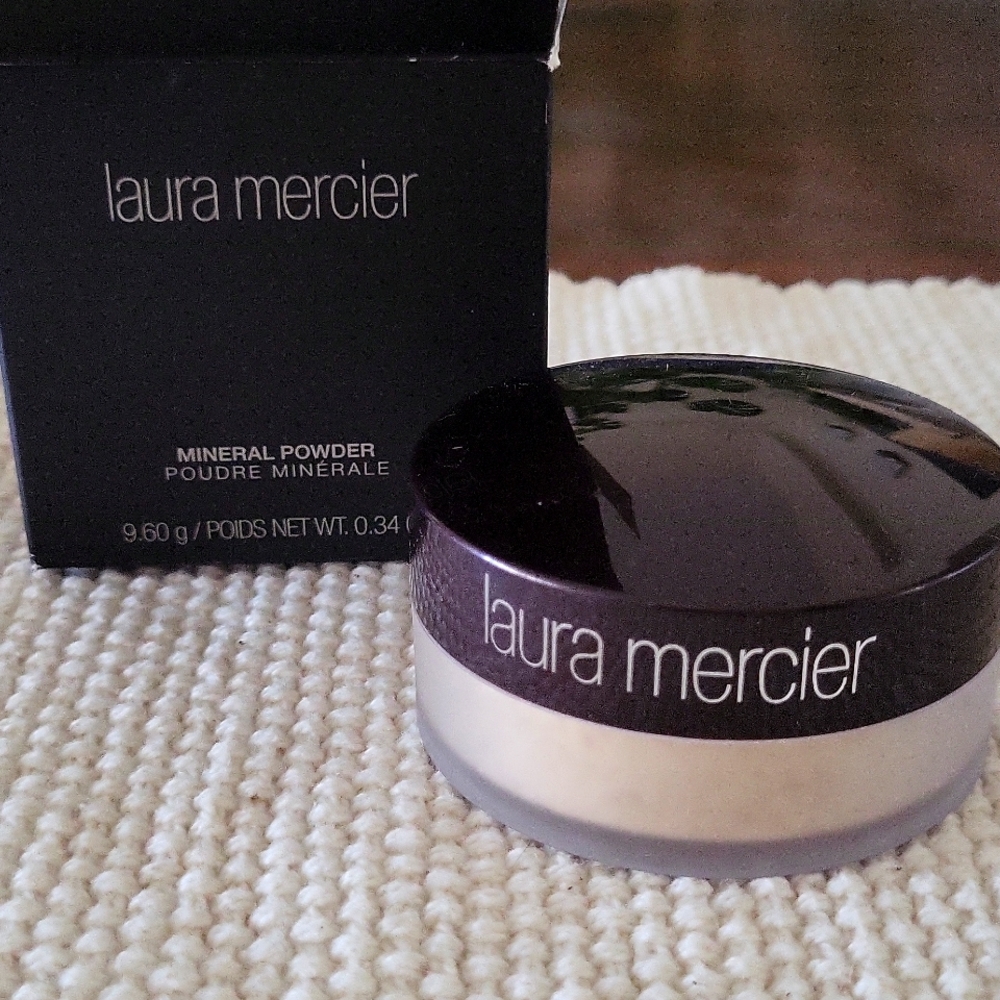 Laura Mercier Foundation Mineral Powder Soft Porcelain 1W1